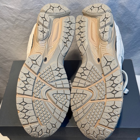 🆕 New Balance Men's Beige and Gray Sneakers - Picture 8 of 9